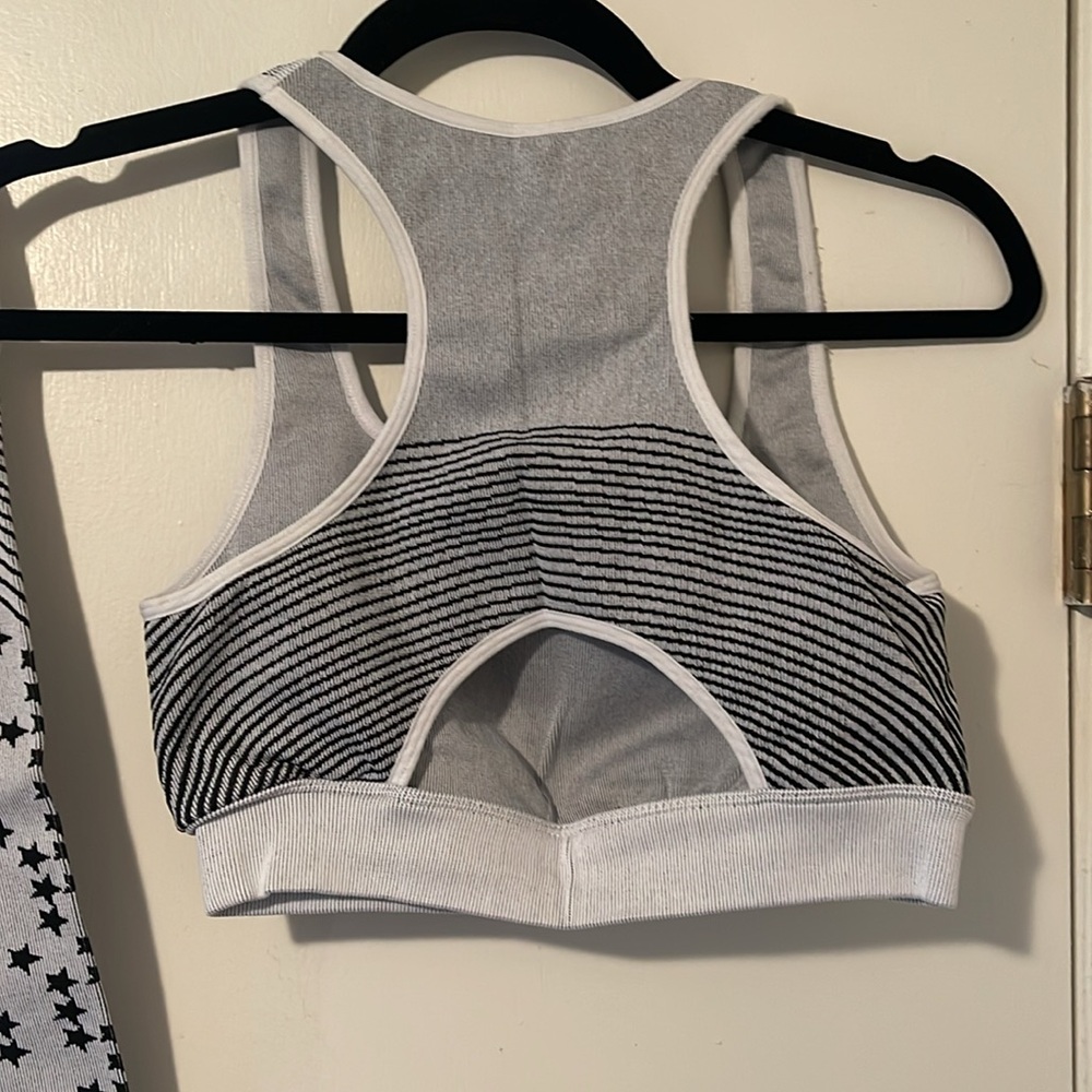 Fabletics Seamless Set - image 4